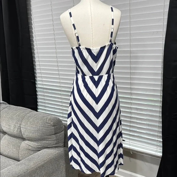 OLD NAVY Dress Fit and Flare Navy and White Chevron Striped MEDIUM - Picture 4 of 15